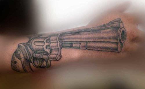 Realistic gun tattoo - Tatoueur Calais