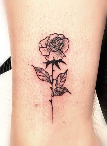 Petit tatouage cheville rose