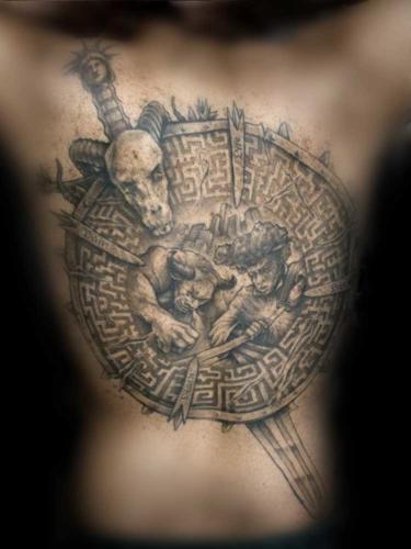 Tatouage dos tatoueur Calais